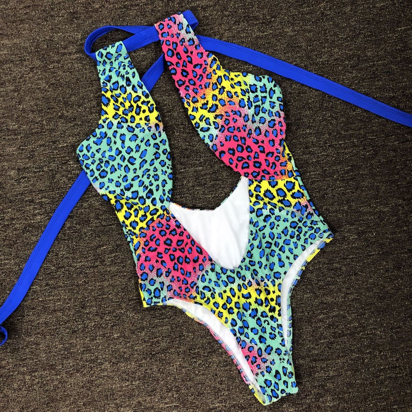 Traje de baño sexy de exportación Traje de baño de una pieza con estampado de leopardo a color Halter con tirantes Traje de baño para mujer