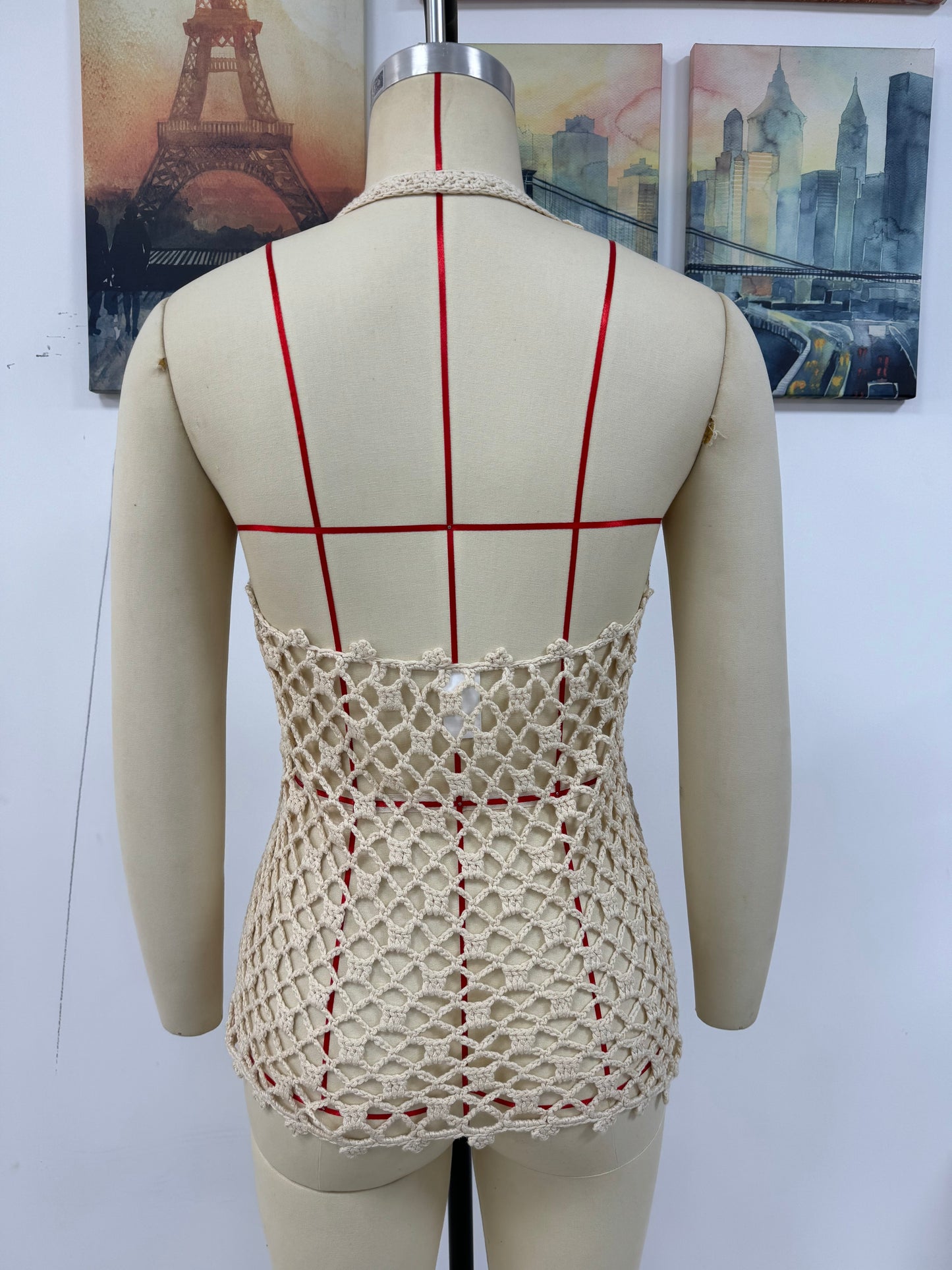 Blusa de punto con recortes para primavera y verano, ideal para vacaciones en la playa.