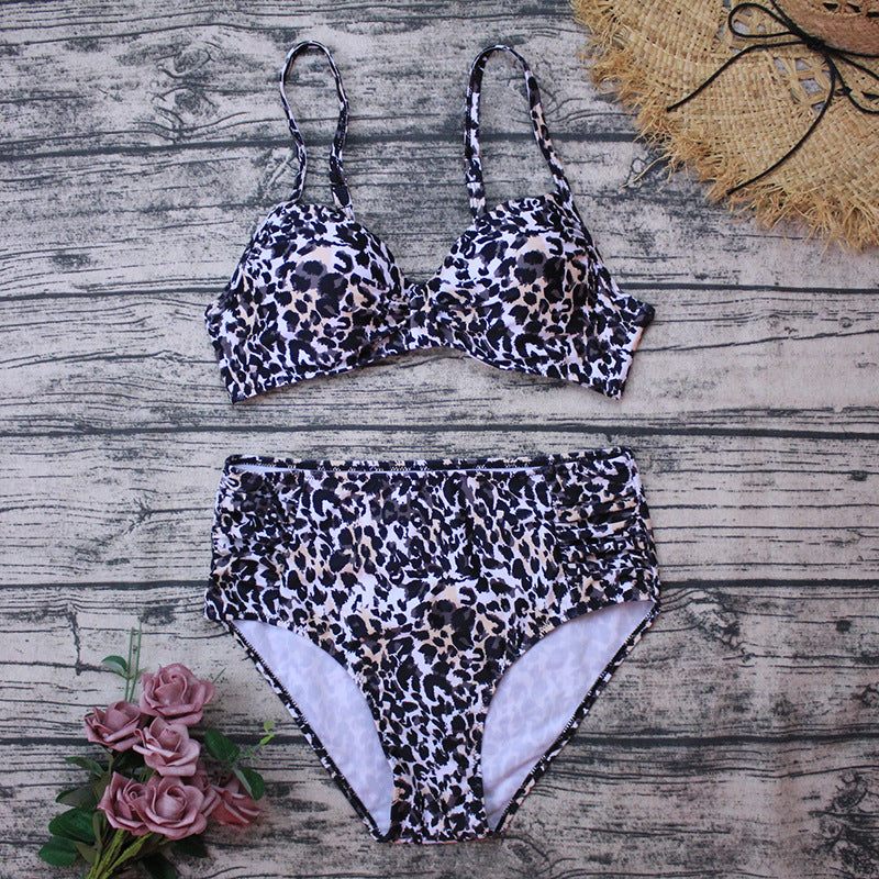 Traje de baño de bikini con soporte de acero y realce con estampado de leopardo, dividido, ajustable, con doble tirante en los hombros.