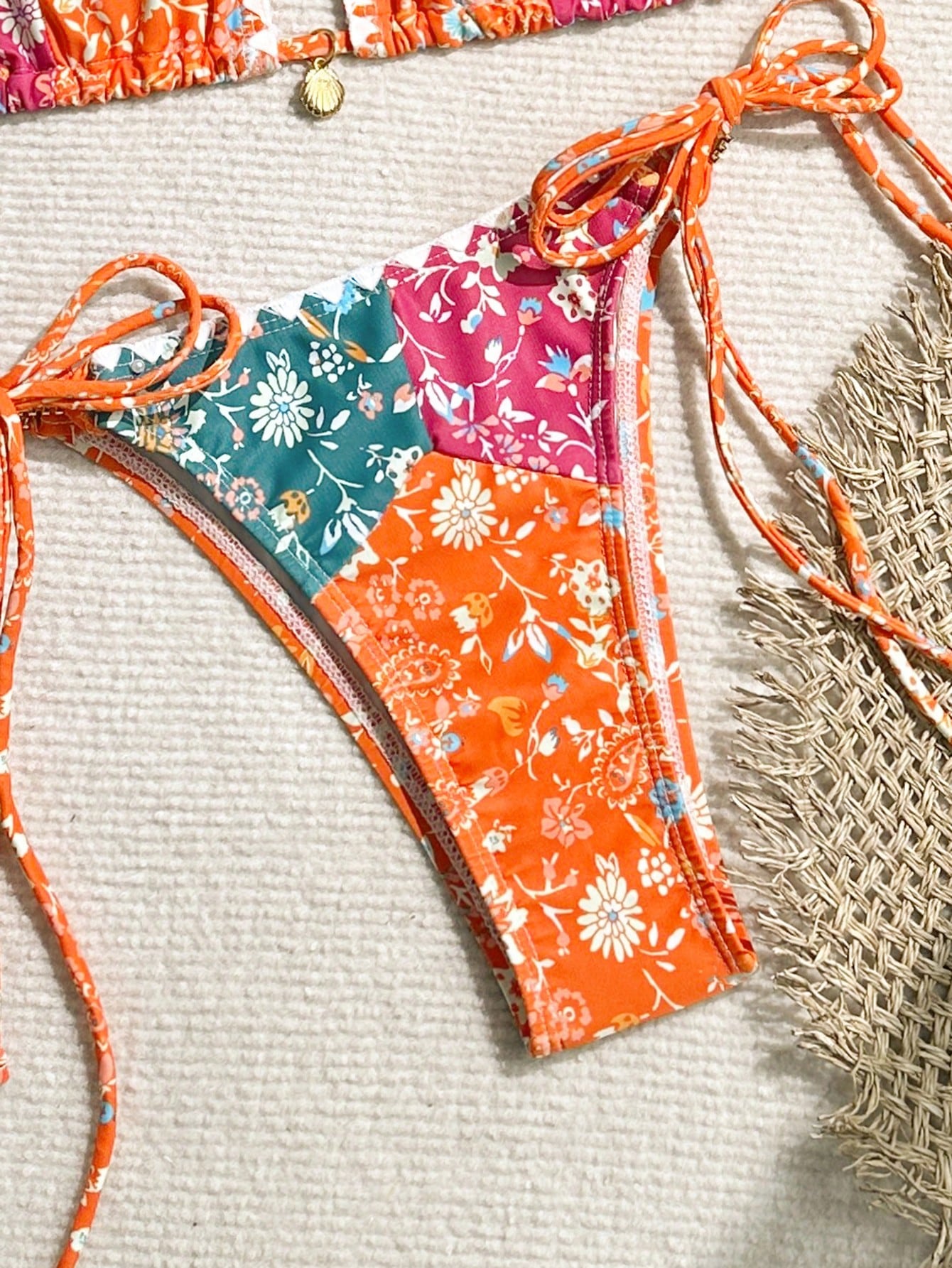 Conjunto de traje de baño de copa triangular con bloques de color estampados para mujer de Bikinx