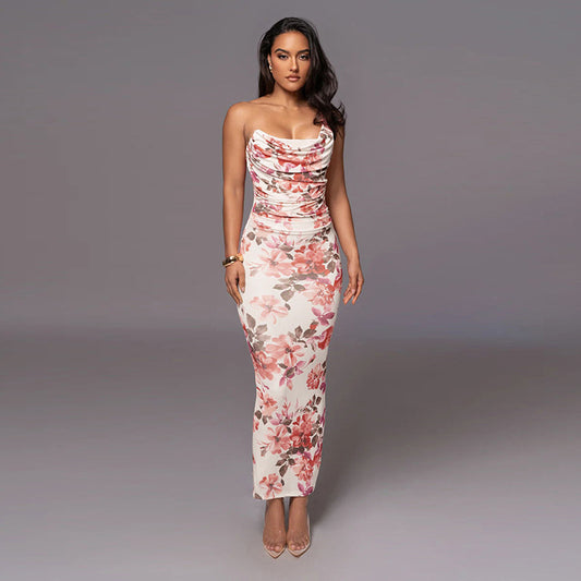 Vestido ajustado de verano con tirantes y un solo hombro y estampado de moda