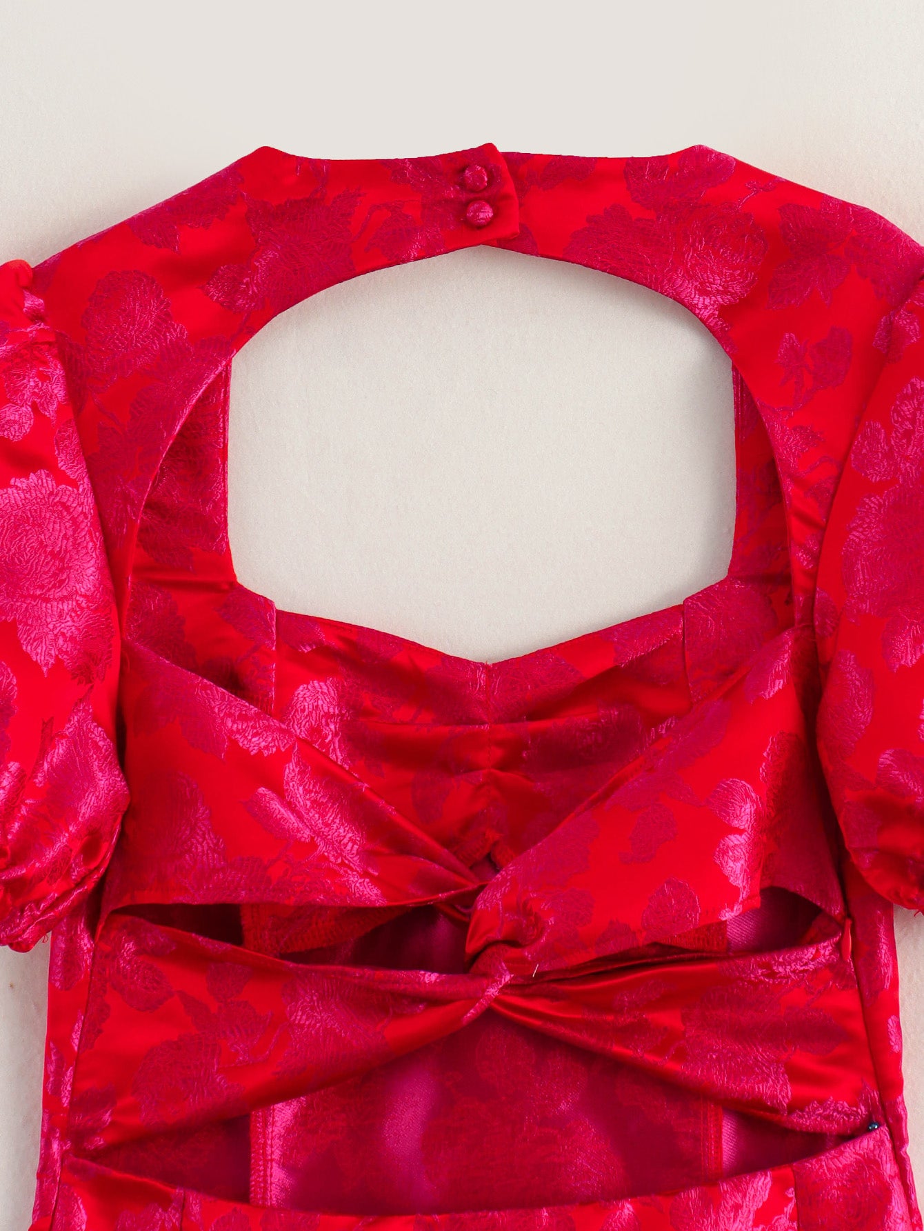 Vestido sexy de jacquard con escote cuadrado, mangas abullonadas y espalda cruzada, ajustado y ceñido a la cadera.