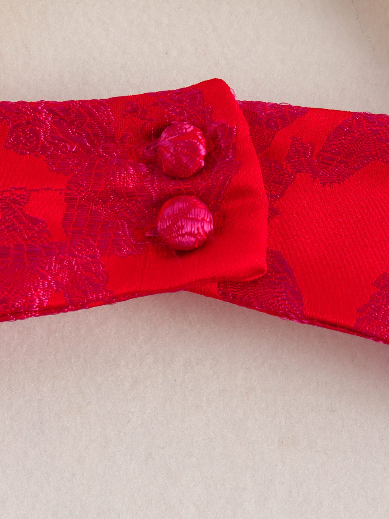 Vestido sexy de jacquard con escote cuadrado, mangas abullonadas y espalda cruzada, ajustado y ceñido a la cadera.