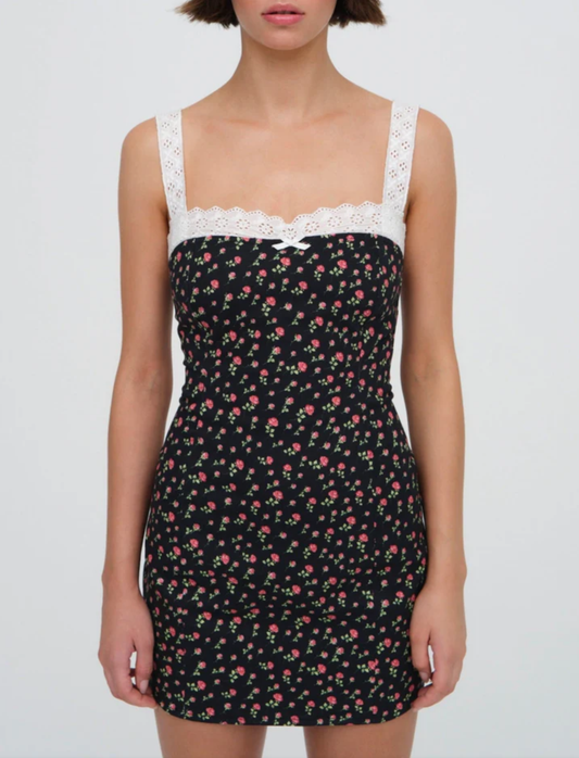 Vestido mini sexy ajustado con tirantes finos y encaje elegante y estampado dulce con espalda descubierta