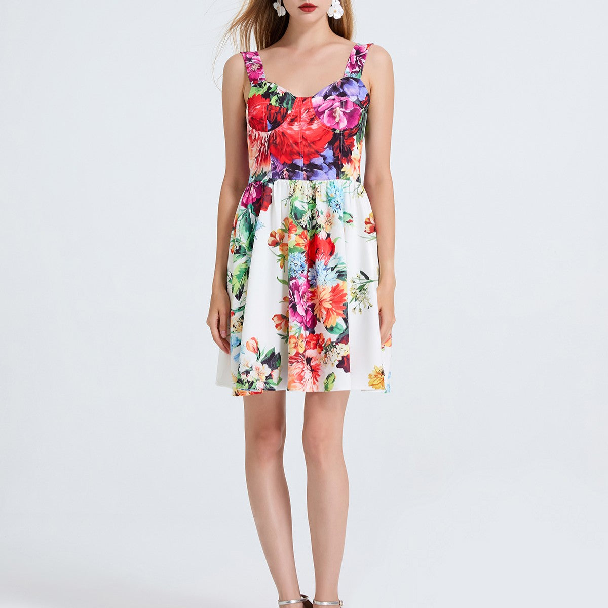 Vestido corto con cuello halter, cintura alta y estampado para mujer con tirantes elásticos en la espalda.