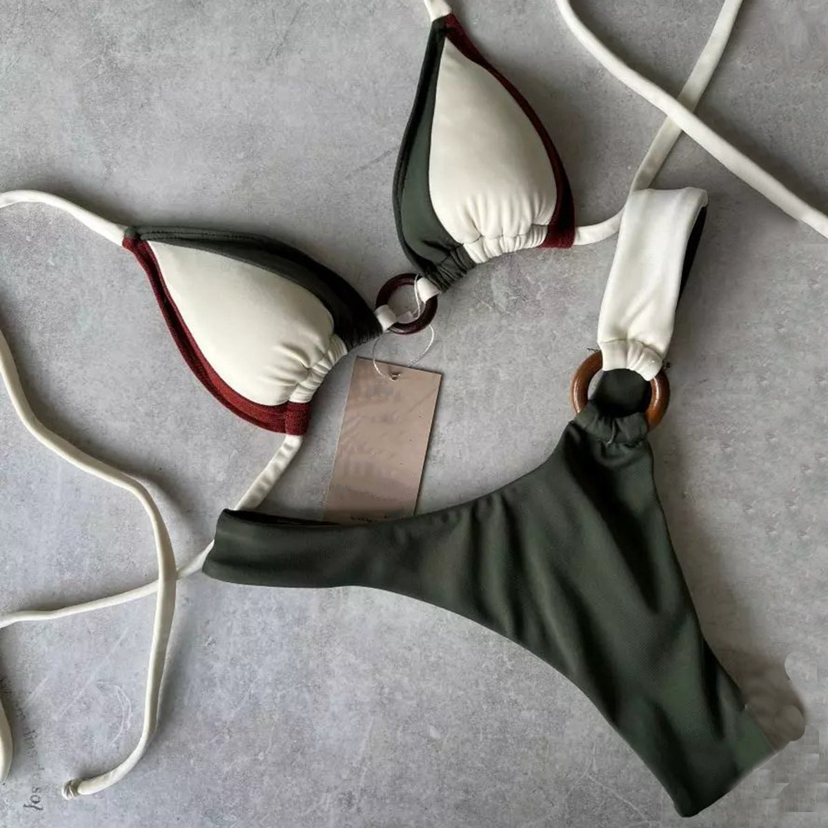 Bikini sexy con costuras divididas para mujer. Traje de baño para mujer.