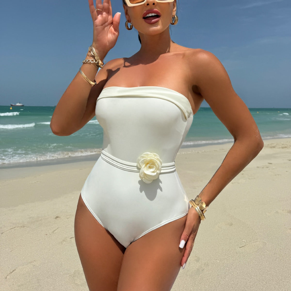 Traje de baño de una pieza multiusos con cordón y tirantes pequeños con estampado floral. Bikini.