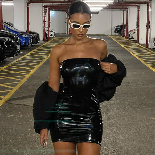 Vestido de mujer con sujetador horizontal y personalidad de superficie brillante de primavera y verano