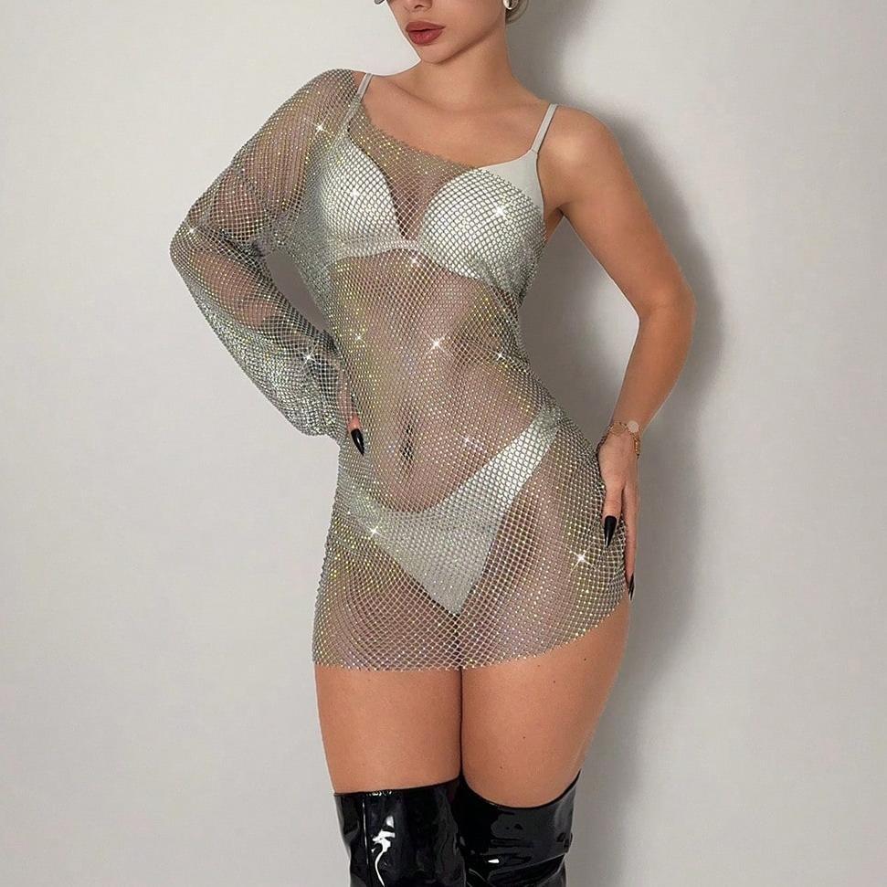 Vestido sexy con malla elástica y hombros oblicuos ajustado.