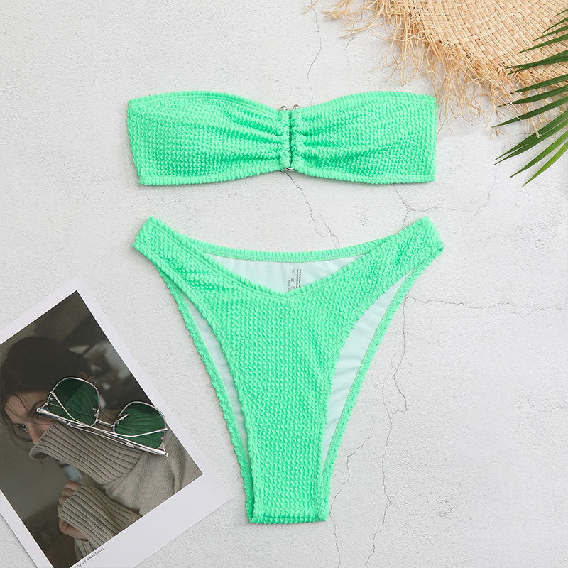 Traje de baño de bikini para mujer con estampado de ondas y abertura en el pecho.