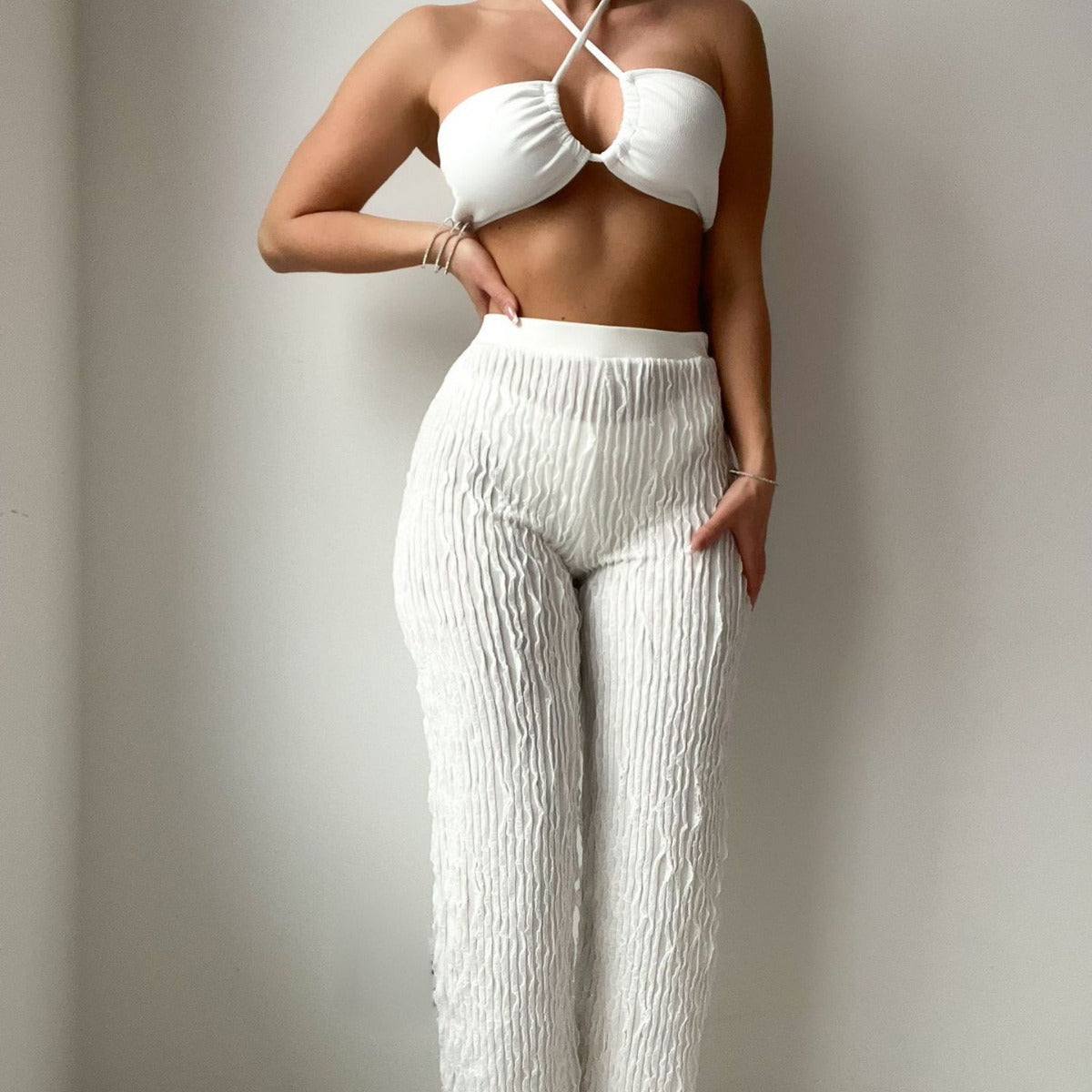 Conjunto de bikini de tres piezas con cuello halter y pantalones de tela de hilo de color sólido, traje de baño sexy