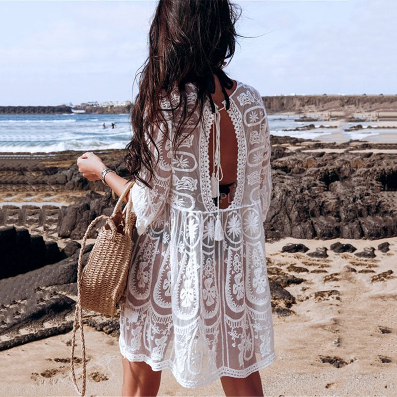 Blusa de bikini con cuello halter y encaje bordado para playa, ropa de protección solar para la playa