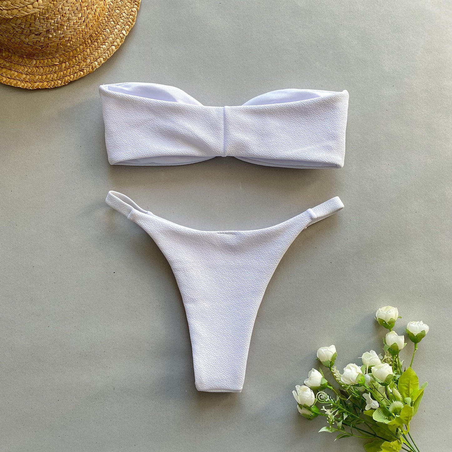 Traje de baño de mujer con parte superior de tubo de bikini sexy de color sólido con abertura de metal