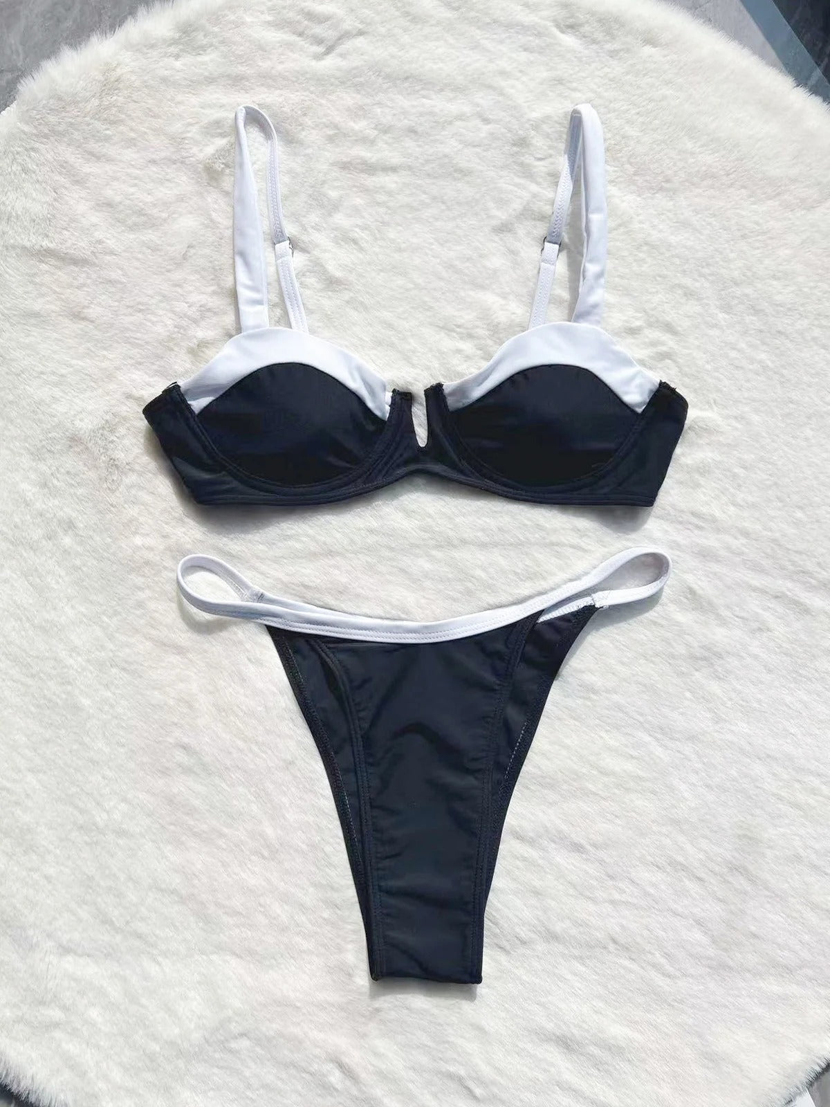 Bikini de cintura baja con costuras y abertura para mujer