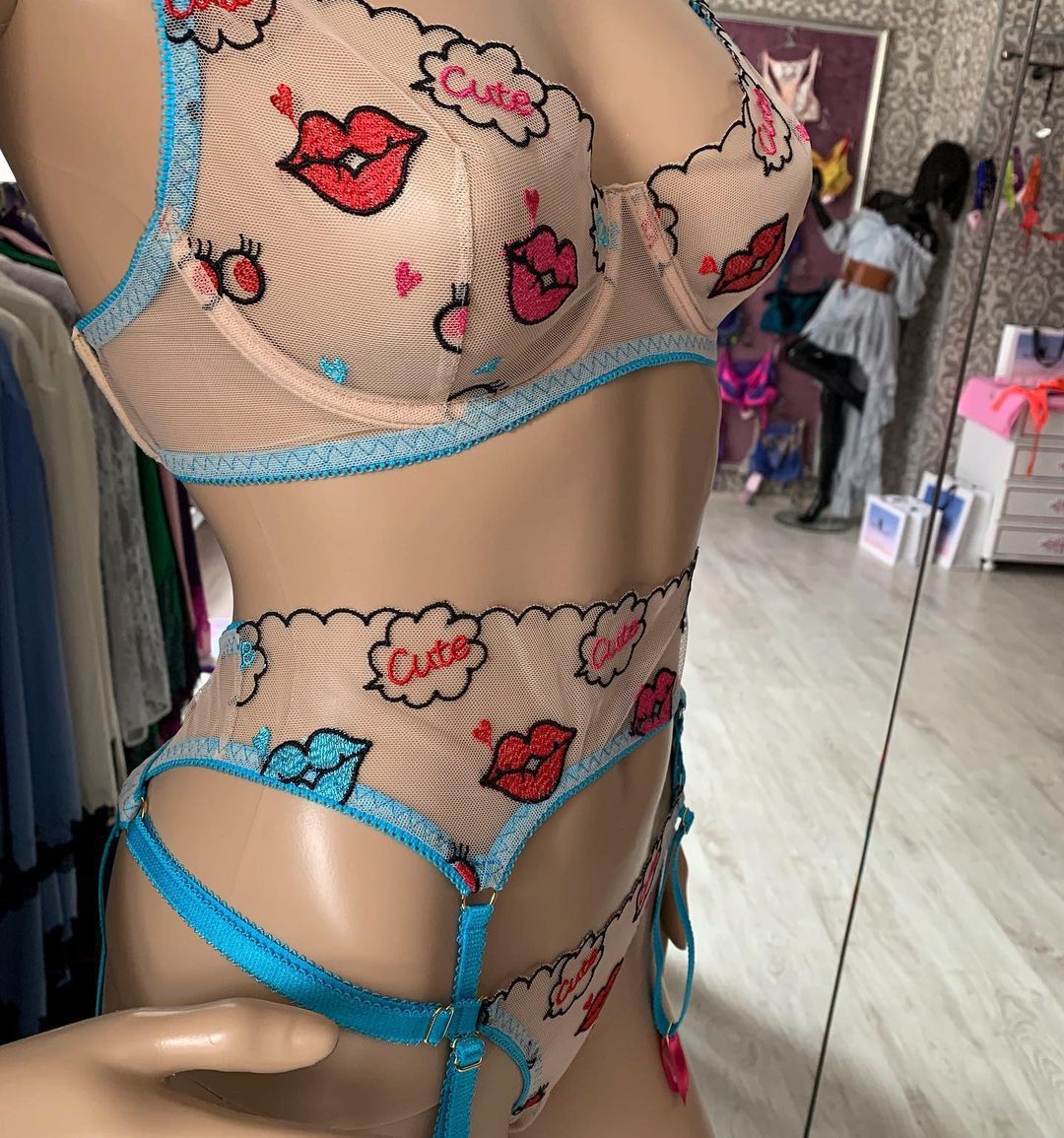 Sexy Cartoon Mesh Lip Enhancement Printed Garter Three Pieces Sexy Suit