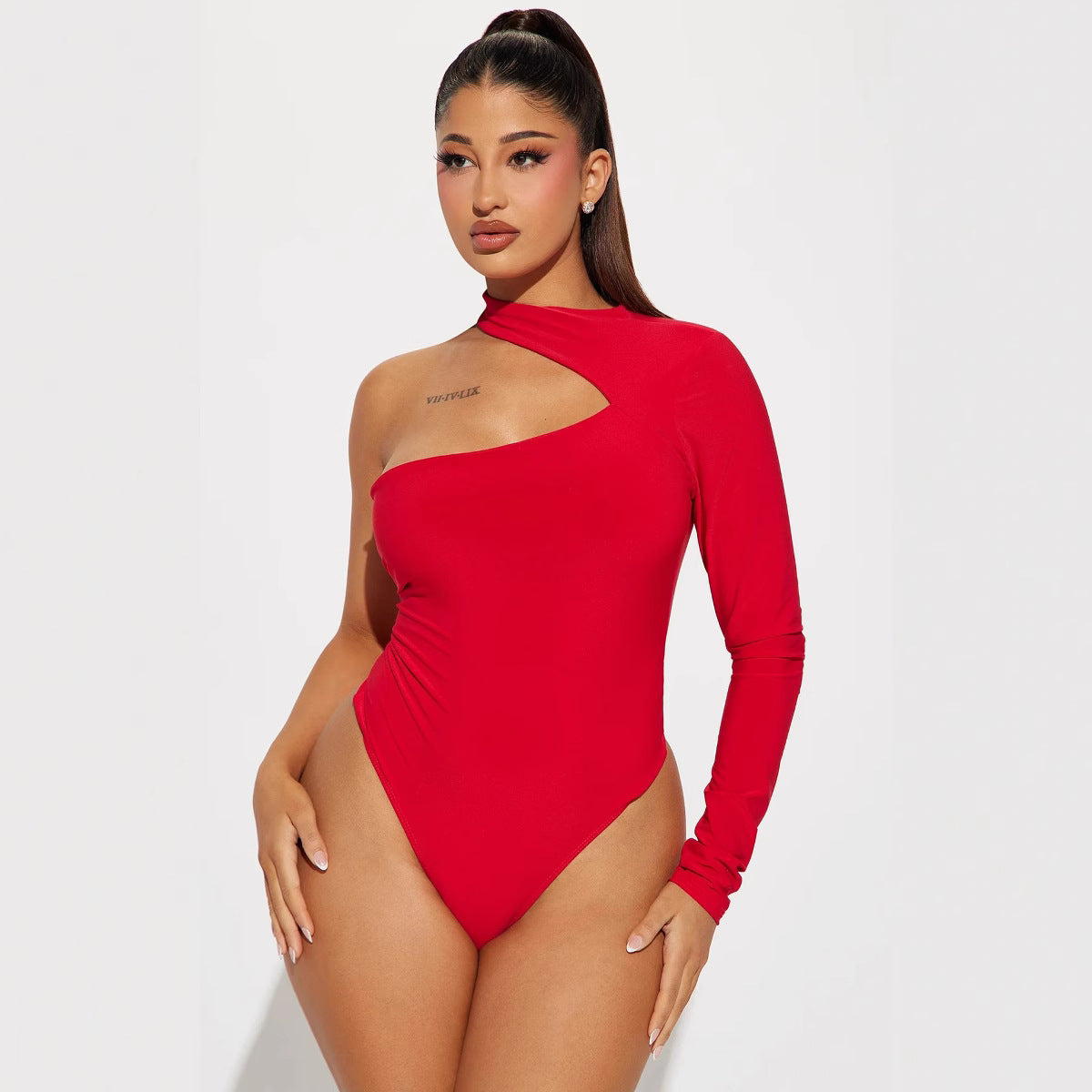 Mono de manga larga sexy ajustado con hombros descubiertos que favorece la figura. Camiseta de tirantes para mujer.