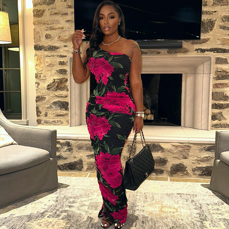 Robe fourreau longue sexy à imprimé floral et épaules obliques sans manches pour femme