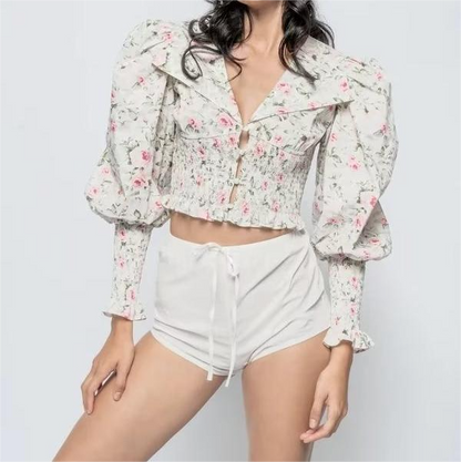 Chemise à manches longues à col large et taille élastiquée, style blogueuse automnale, à imprimé floral et manches lanternes, col rond et taille élastiquée.