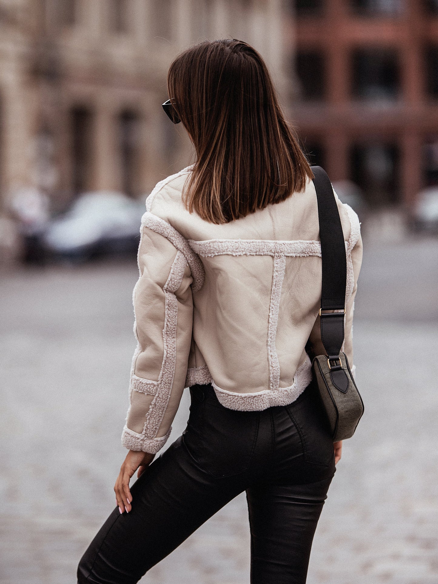 Nueva chaqueta de piel sintética de oveja de moda, abrigo de manga larga
