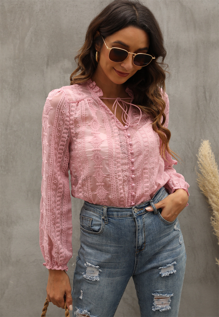 Camisa de manga larga con cuello en V y flores bordadas y orejas de madera para mujer