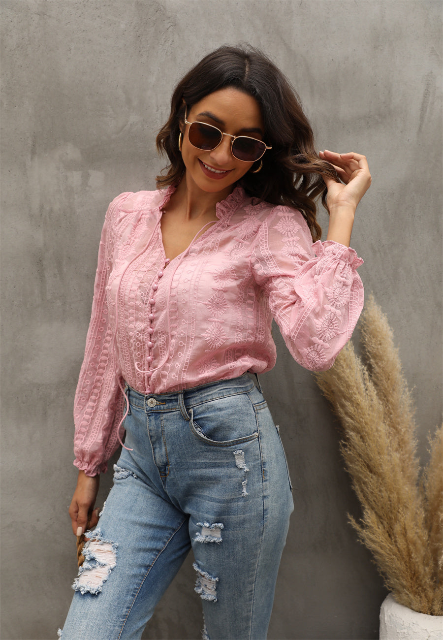 Camisa de manga larga con cuello en V y flores bordadas y orejas de madera para mujer