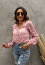 Camisa de manga larga con cuello en V y flores bordadas y orejas de madera para mujer