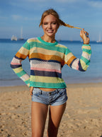 Robe de plage d'été en tricot avec coutures arc-en-ciel et découpes ajourées