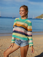 Robe de plage d'été en tricot avec coutures arc-en-ciel et découpes ajourées
