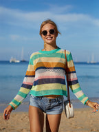 Robe de plage d'été en tricot avec coutures arc-en-ciel et découpes ajourées