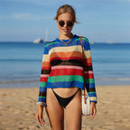 Robe de plage d'été en tricot avec coutures arc-en-ciel et découpes ajourées