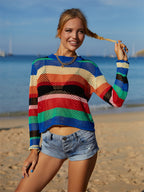 Robe de plage d'été en tricot avec coutures arc-en-ciel et découpes ajourées