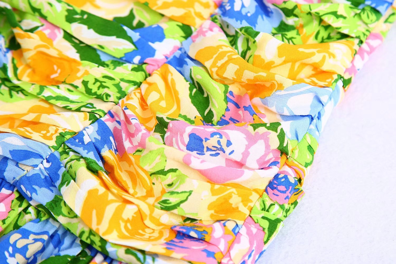 Summer Small Fresh V neck Yellow Printings Pleated Dress for Women Shell