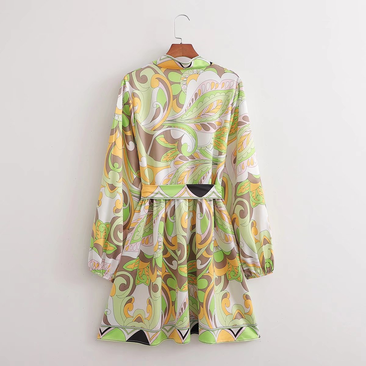 Sources Vintage Printed V neck Waist Controlled Long Sleeves Mid Length Dress Spring Summer Plus Size Slimming Dress BlipBlup