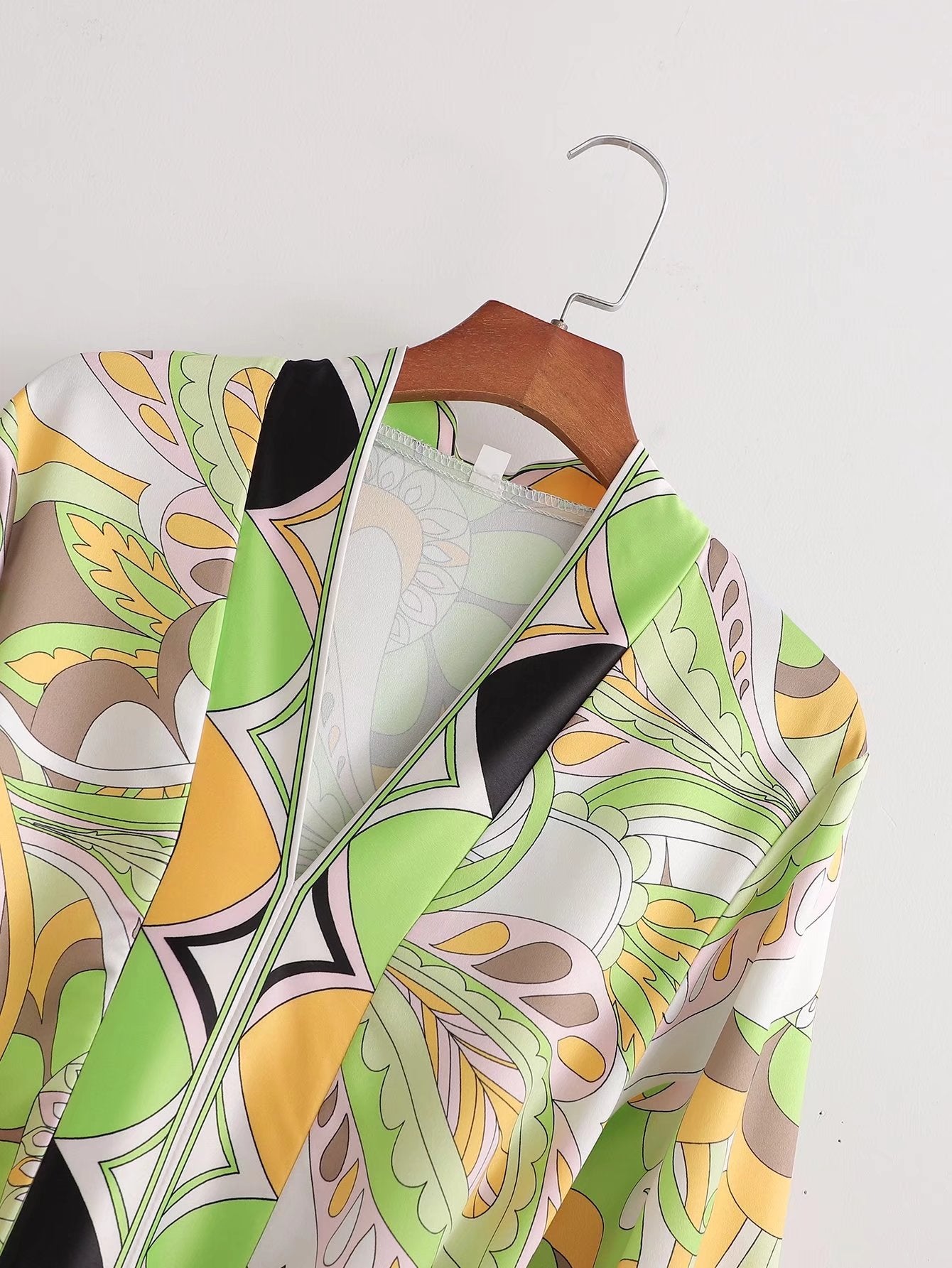Sources Vintage Printed V neck Waist Controlled Long Sleeves Mid Length Dress Spring Summer Plus Size Slimming Dress BlipBlup