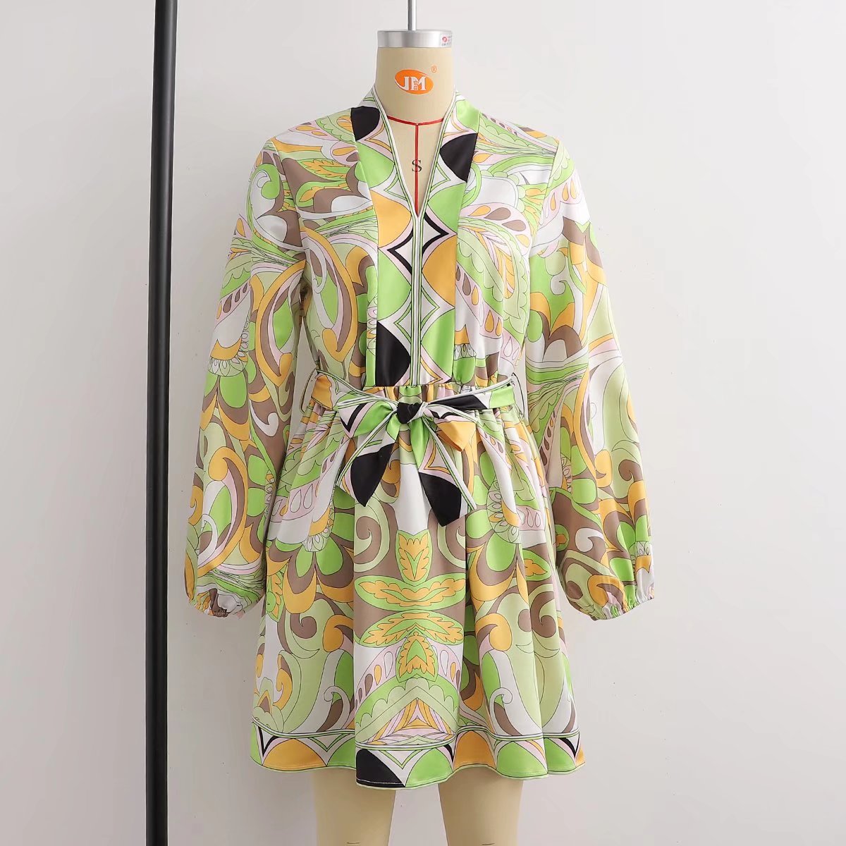 Sources Vintage Printed V neck Waist Controlled Long Sleeves Mid Length Dress Spring Summer Plus Size Slimming Dress BlipBlup