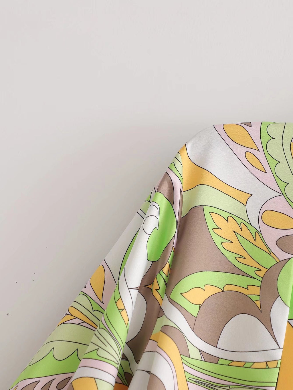 Sources Vintage Printed V neck Waist Controlled Long Sleeves Mid Length Dress Spring Summer Plus Size Slimming Dress BlipBlup