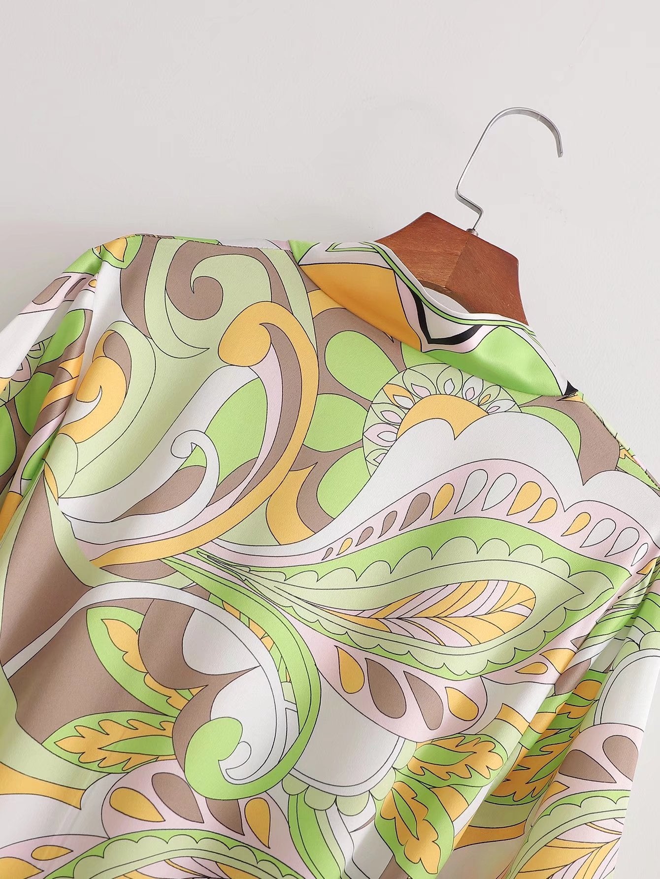 Sources Vintage Printed V neck Waist Controlled Long Sleeves Mid Length Dress Spring Summer Plus Size Slimming Dress BlipBlup