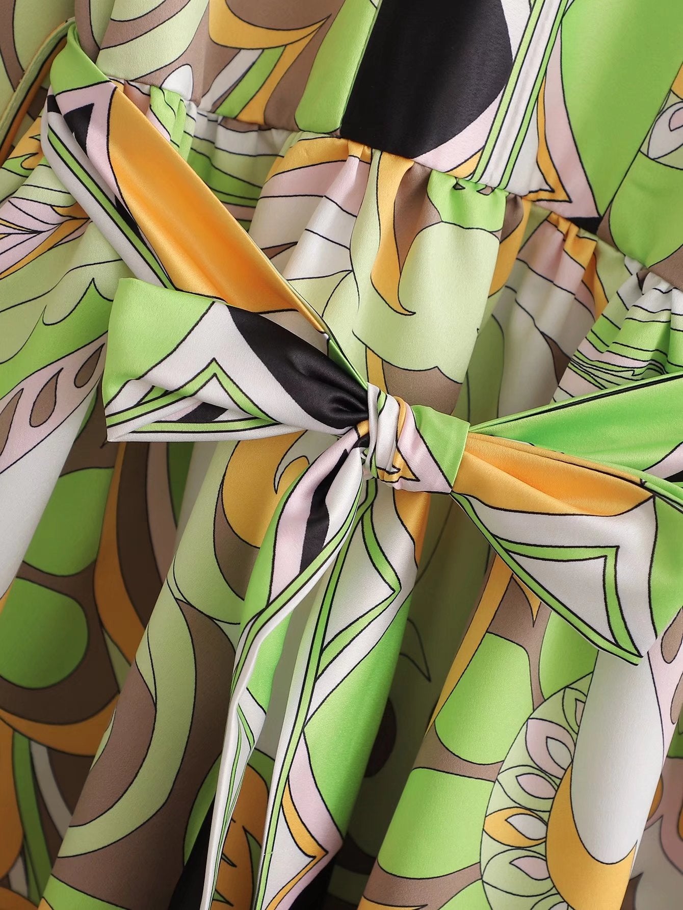 Sources Vintage Printed V neck Waist Controlled Long Sleeves Mid Length Dress Spring Summer Plus Size Slimming Dress BlipBlup
