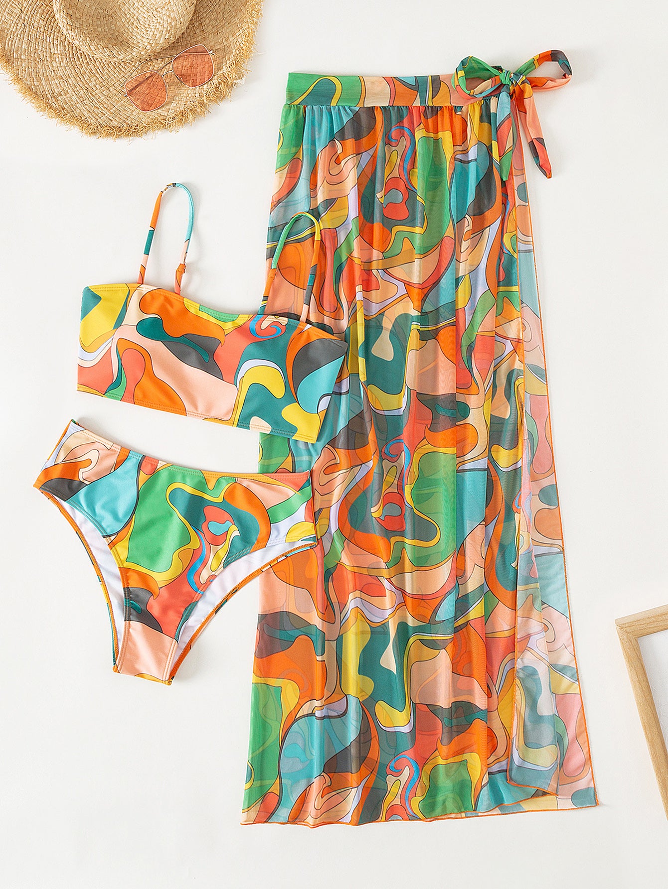 Traje de baño dividido de tres piezas con top de tubo y protector solar, falda de gasa.