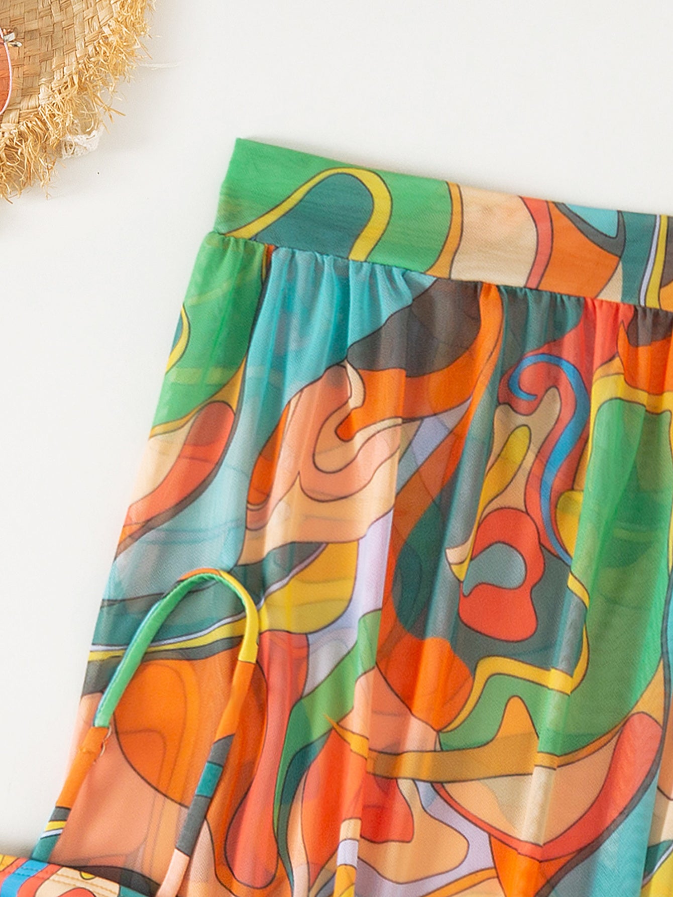 Traje de baño dividido de tres piezas con top de tubo y protector solar, falda de gasa.