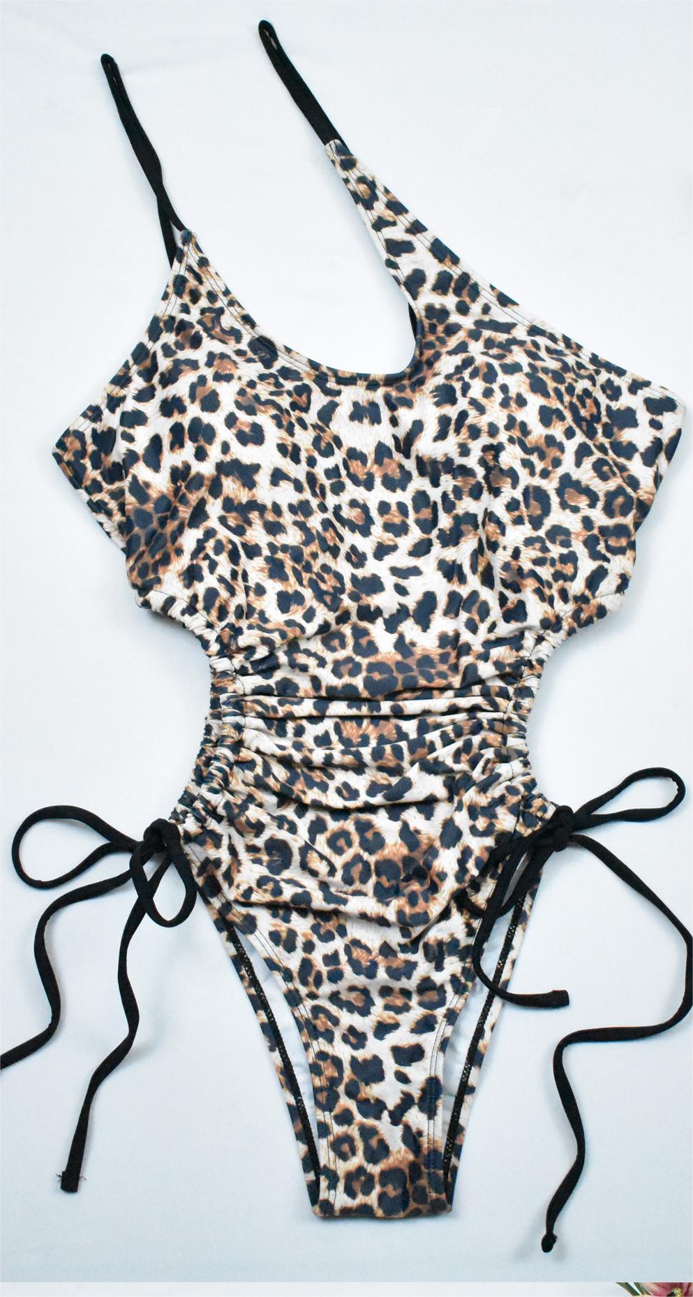 Traje de baño de una pieza con estampado de leopardo y un hombro al descubierto para mujer