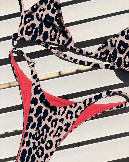 Traje de baño sexy con estampado de leopardo y bikini de tres puntos.