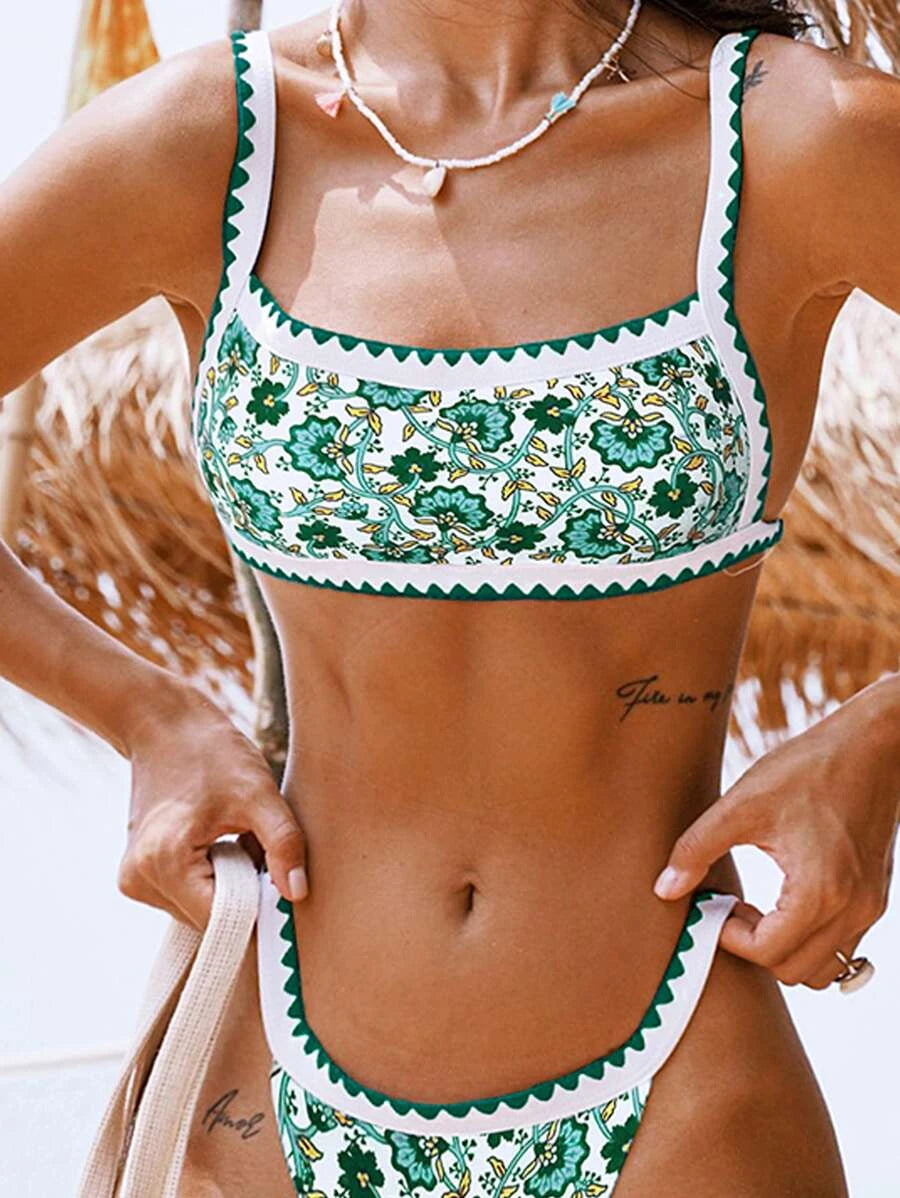 Top de bikini con puntada de látigo y estampado floral de Bikinx