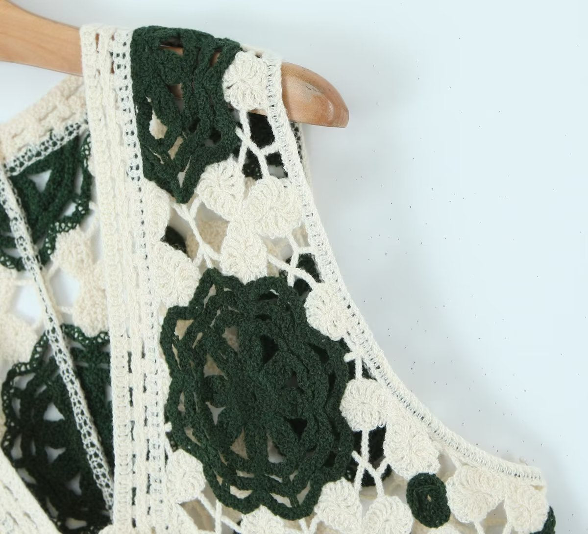Spring Arrival Contrast Color Crocheted Top Comfort Casual Women Clothing Hong Kong Retro Hollow Out Cutout Design Vest