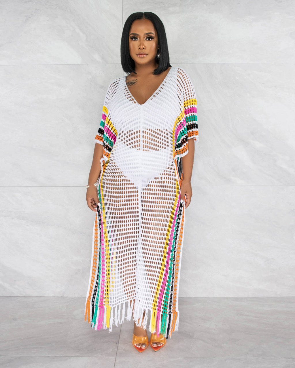Robe d'été sexy en laine tricotée au crochet à la main avec pompons et couleurs assorties pour la plage