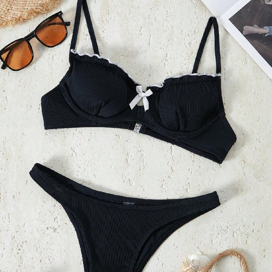 Bikini Bikinx de color liso con tirantes finos y ribete en contraste con aros