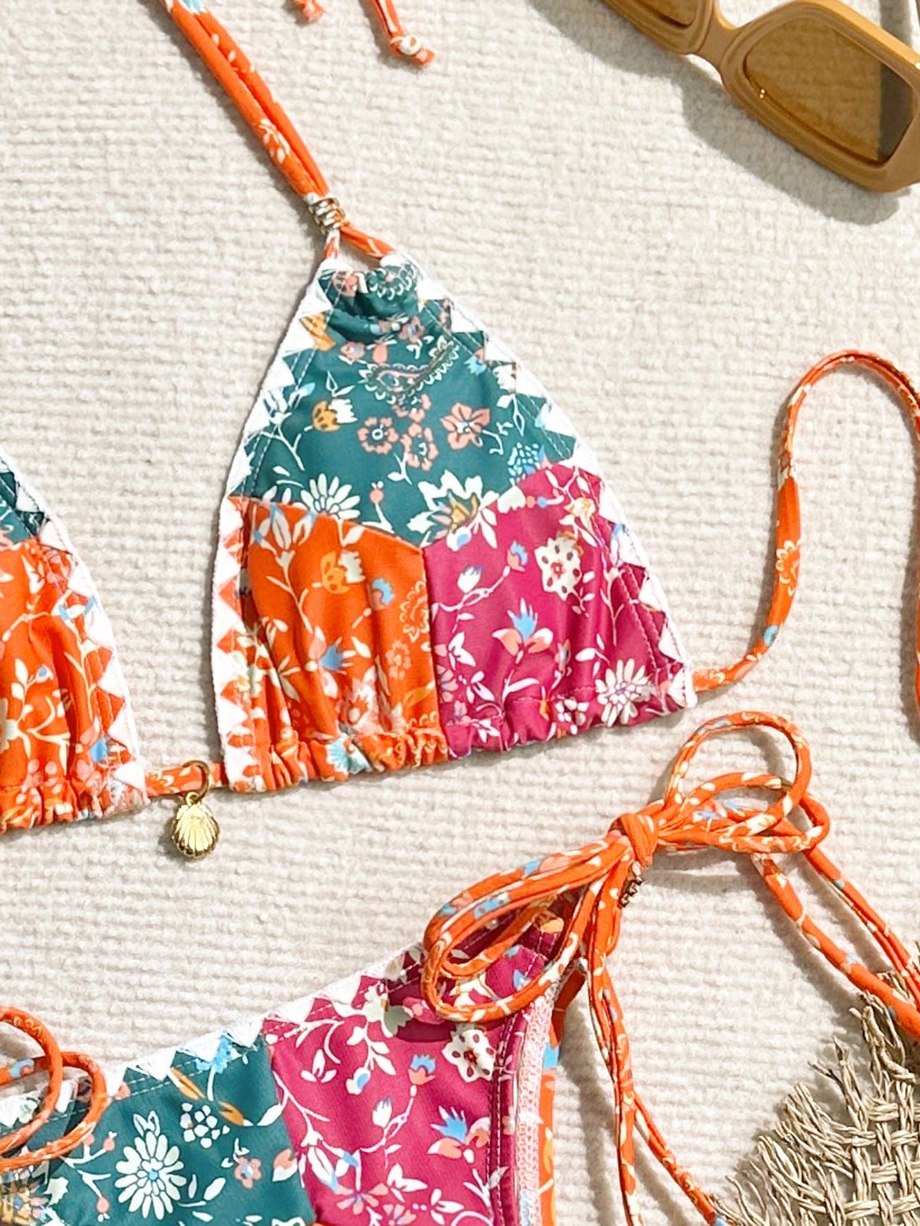 Conjunto de traje de baño de copa triangular con bloques de color estampados para mujer de Bikinx