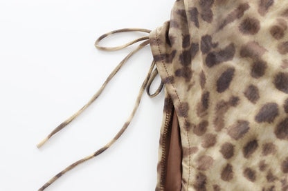 Traje de baño ajustado con decoración plisada de red de seda con estampado de animales de verano