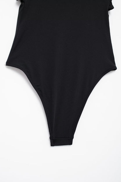 Traje de baño negro con escote desbocado y decoración metálica para mujer de verano