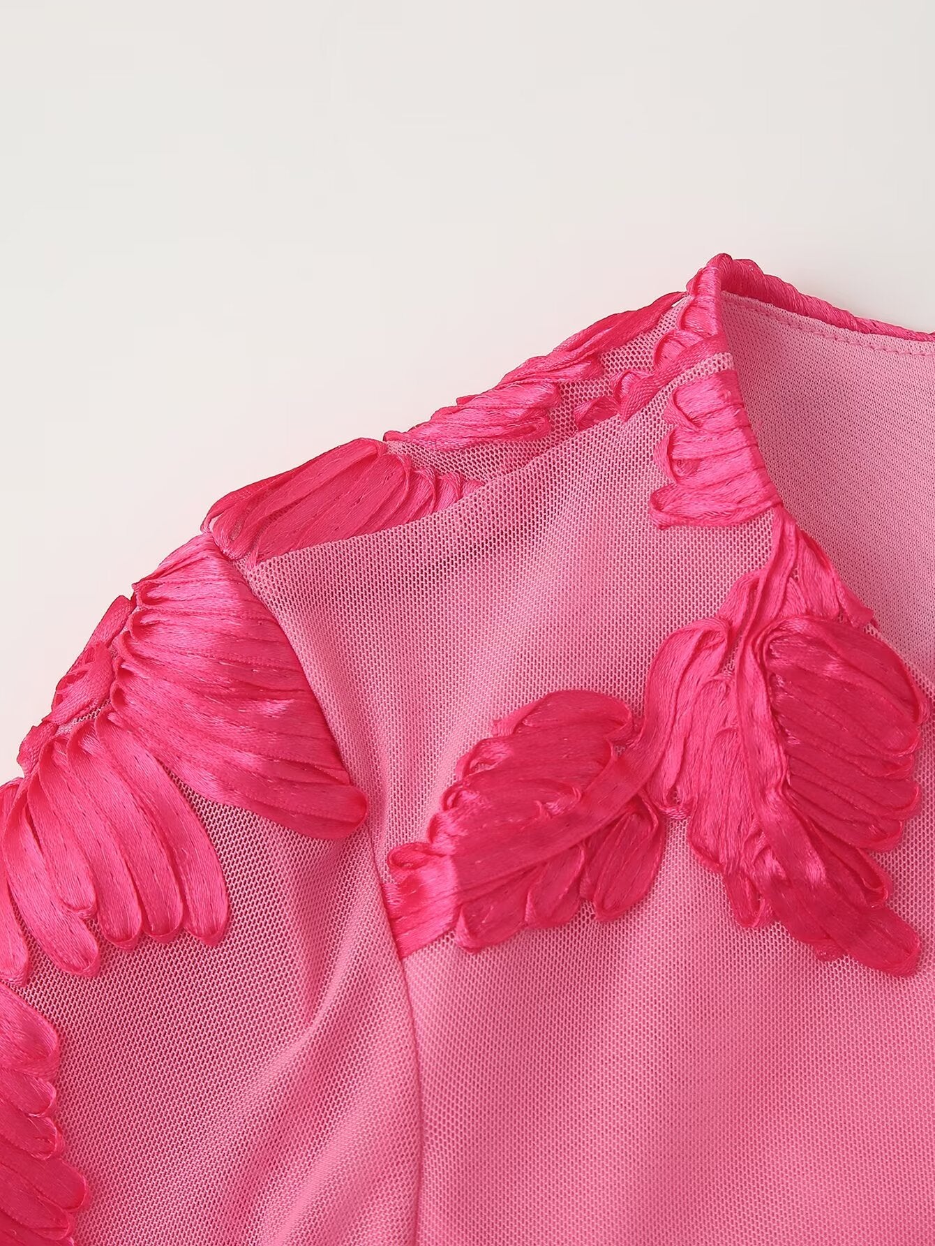 Robe dos nu à manches longues et col rond pour femme, vêtement d'automne, ajouré, découpé, motif floral tridimensionnel